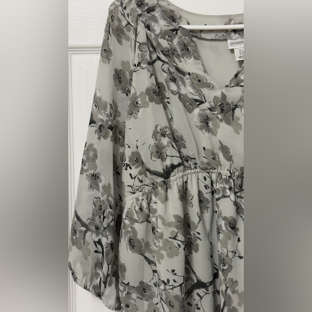 Motherhood Gray Floral blouse - Picture 4 of 6